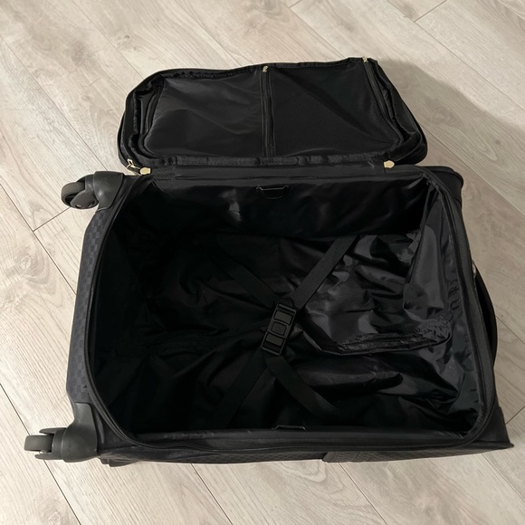 Black Samsonite feather light TSA lock with gold hardware small carry on luggage - Picture 5 of 10